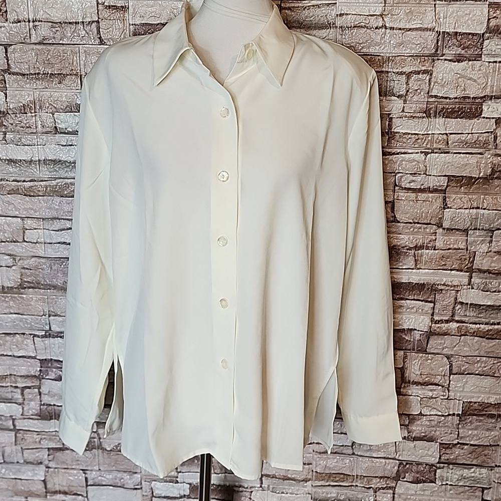 Susan Graver Cream Brand New Button Down  Shirt